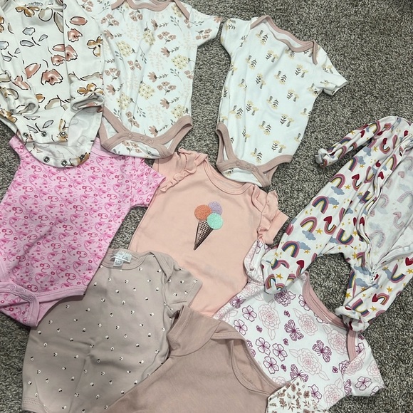 10 piece baby girl assorted clothing pack - Picture 1 of 5